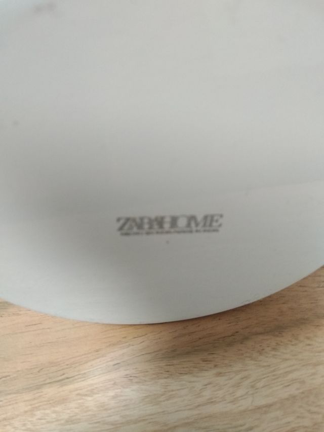 Bote metálico de Zara Home