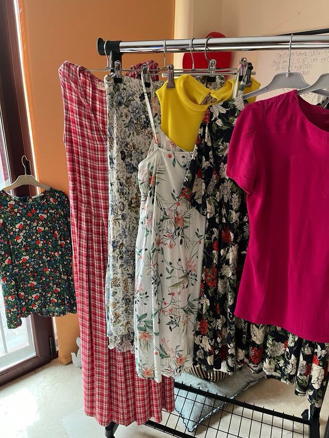 Ropa de chica. Leer descripción.