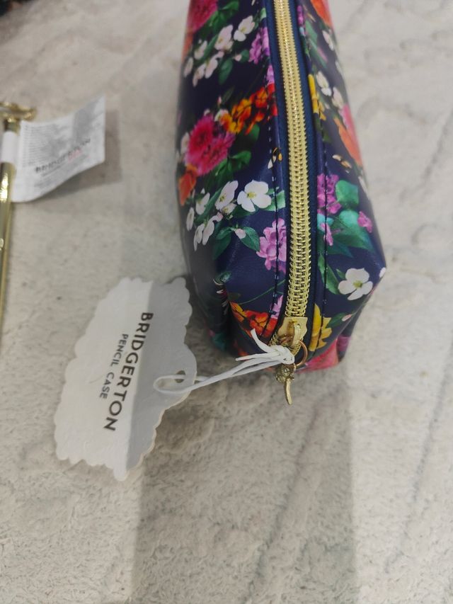 Estuche y boli the bridgerton