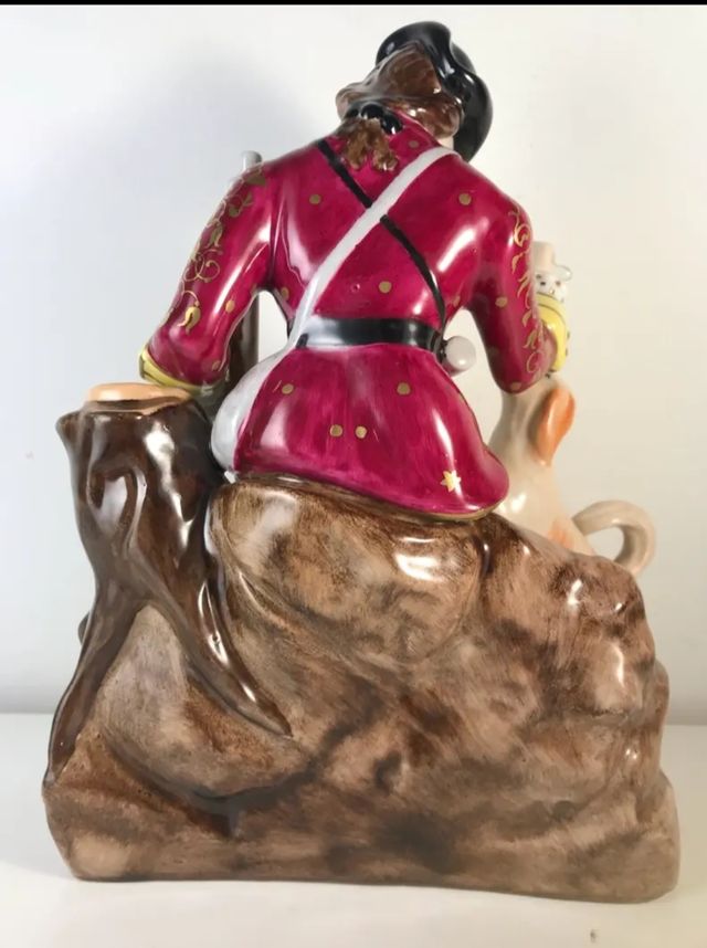Figura Porcelana- MAH Santa Clara- 22 cm.