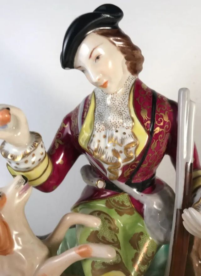 Figura Porcelana- MAH Santa Clara- 22 cm.