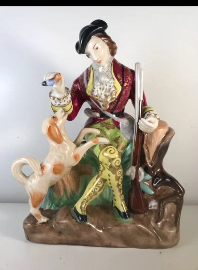 Figura Porcelana- MAH Santa Clara- 22 cm.