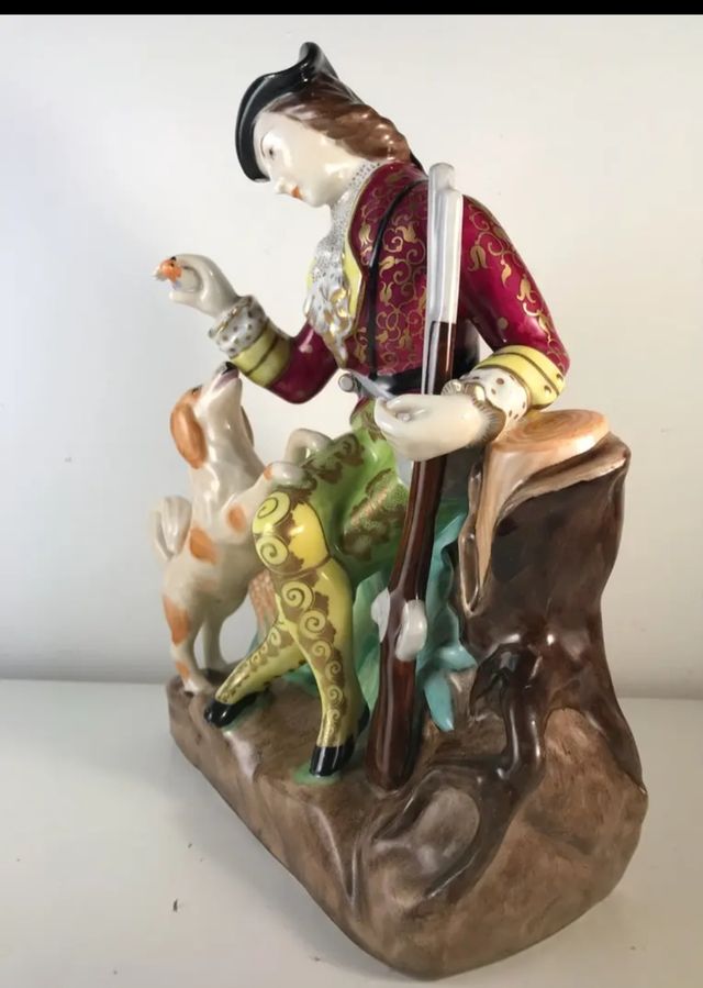 Figura Porcelana- MAH Santa Clara- 22 cm.