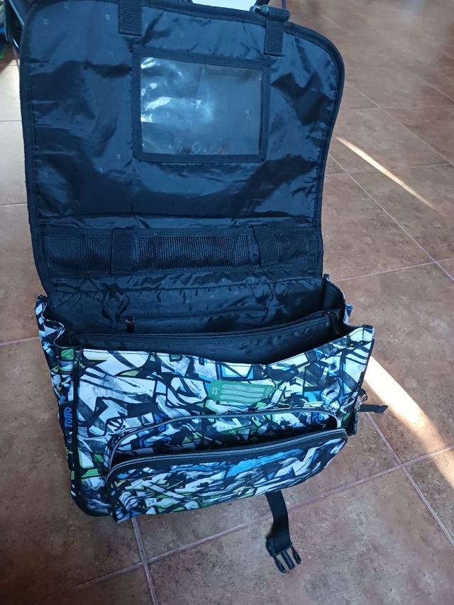 Mochila escolar totto