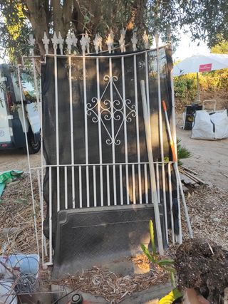 Puerta de hierro macizo