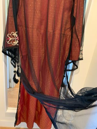 Caftán / Túnica Elegante con Bordados y Transparen