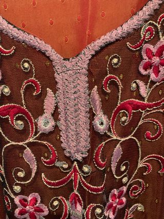 Caftán / Túnica Elegante con Bordados y Transparen