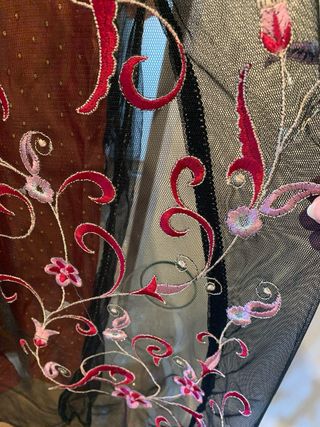 Caftán / Túnica Elegante con Bordados y Transparen