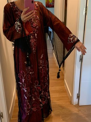 Caftán / Túnica Elegante con Bordados y Transparen