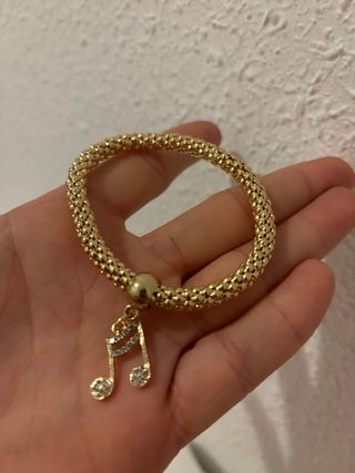 Pulsera con forma de corcheas 