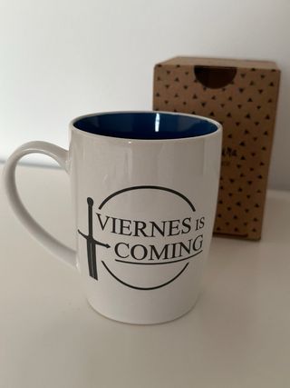 Taza Maku Mura Viernes is coming juego de tronos