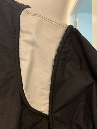 Chaqueta Deportiva Cortavientos Negra y Gris