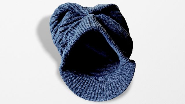 Cappello nero lana con visiera