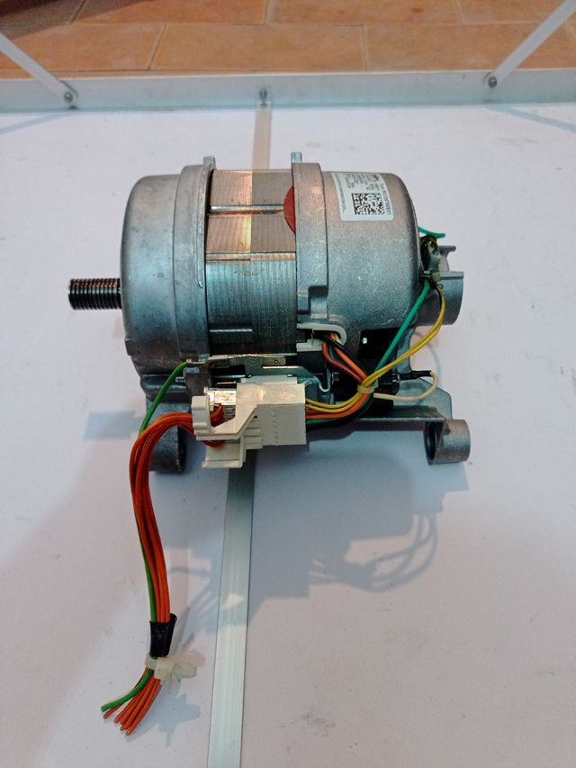 Motor lavadora AEG.