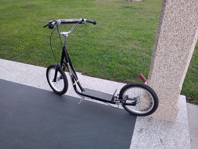 Scooter ruedas de inflar con frenos