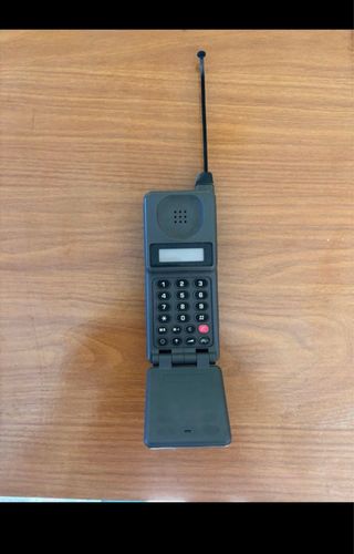 Telefono motorola antiguo