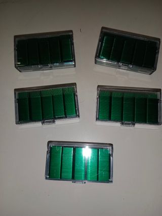 Punti metallici colorati