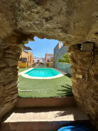 Se ALQUILA/VENDE Terreno/Chalet