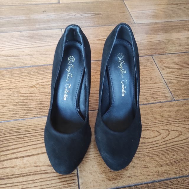 Sapatos tamanho 35 preço 3€