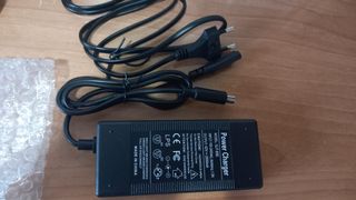 Cargador xiaomi patinete electrico.