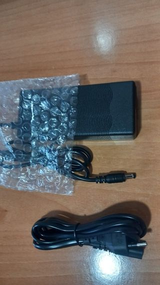 Cargador cecotec patinete electrico.