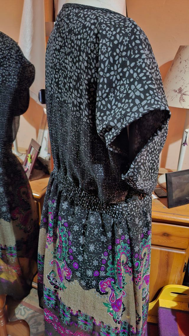 VESTIDO VERANO negro con colores con goma y forro