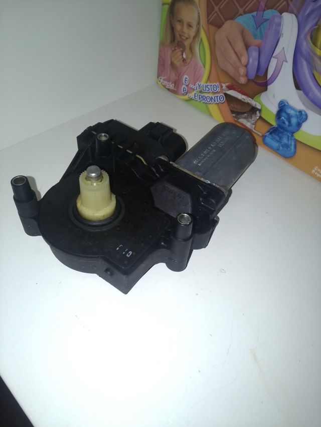 Motor elevalunas delantero derecho A4 b5