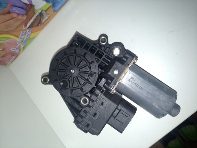 Motor elevalunas delantero derecho A4 b5