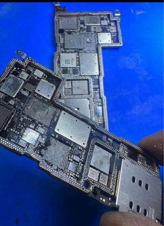 iphone 13 pro Max (No 🛜, No 📶,No Bluetooth)