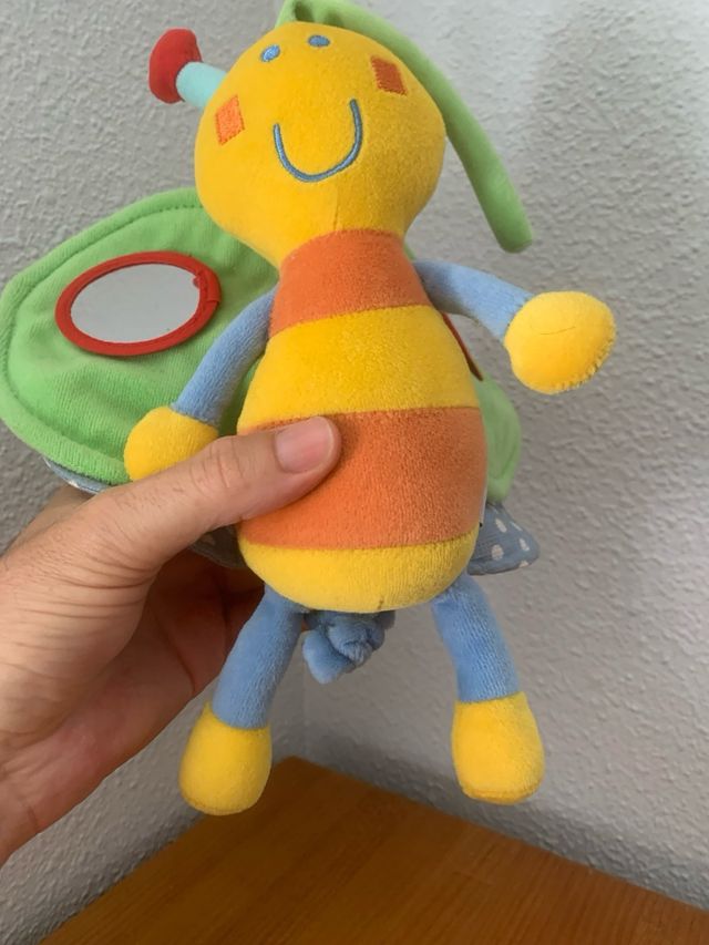 Abeja de peluche con música para bebé