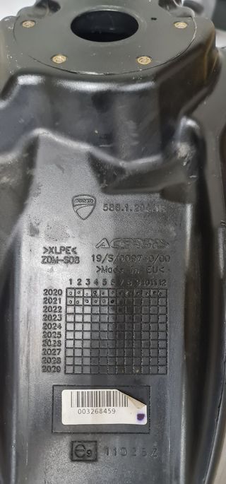 DEPÓSITO CARBURANTE COMPLETO DUCATI MULTISTRADA V4