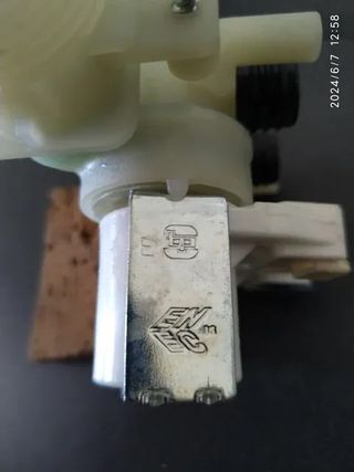 Elettrovalvola acqua 2 vie per Lavatrice Ariston