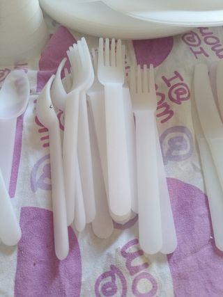 Set piatti bicchieri e posate