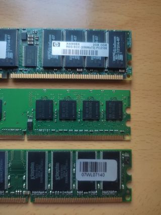 3 x memorias RAM DDR 512MB y 2GB