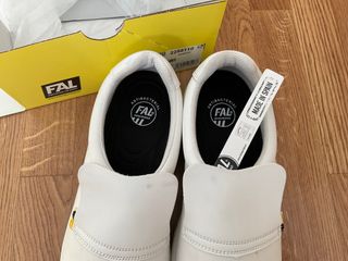 Zuecos de trabajo fal levante blanco; Dian negro