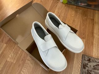 Zuecos de trabajo fal levante blanco; Dian negro