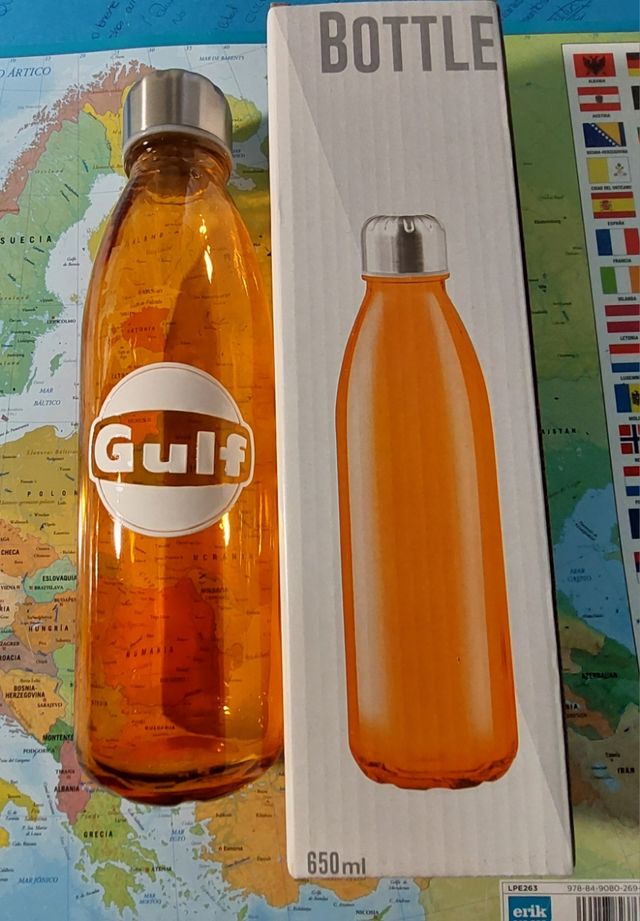 2 Botellas de vidrio.