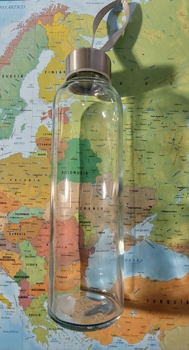 2 Botellas de vidrio.