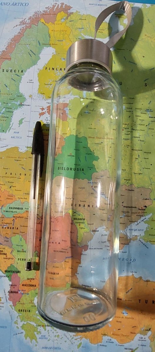 2 Botellas de vidrio.