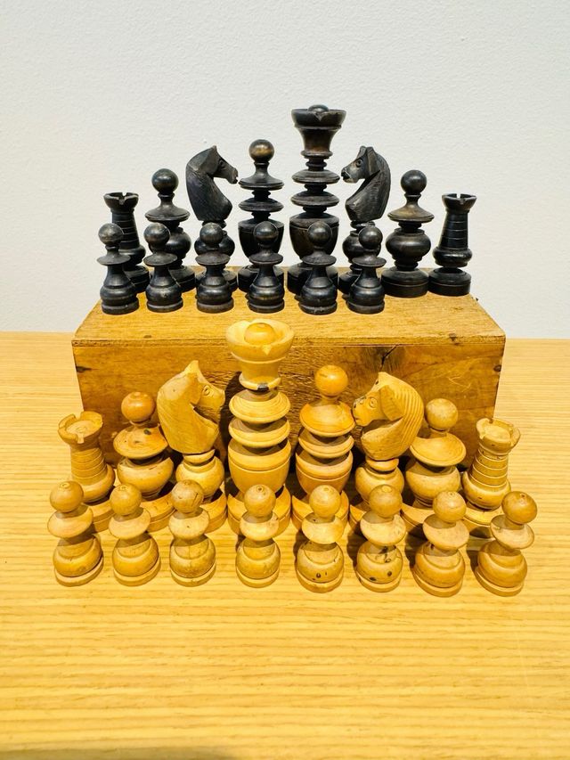 Scacchi antichi, spettacolari in legno degli anni '70