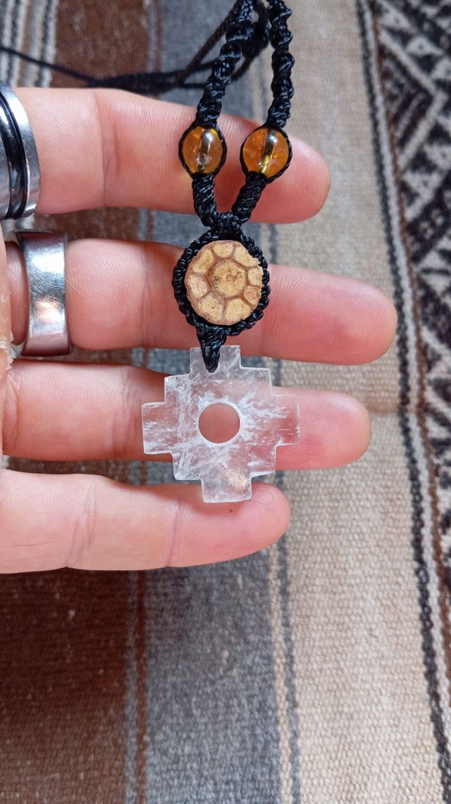 Colgante amuleto chacana cuarzo