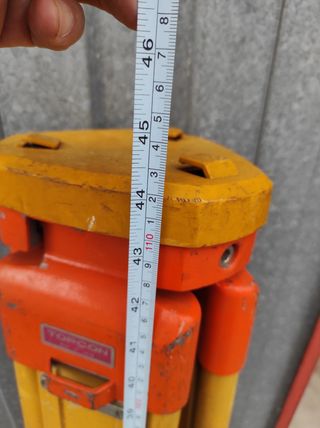 Trípode madera antiguo