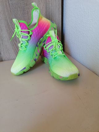 Zapato deportivo nuevo