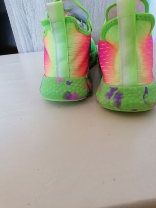 Zapato deportivo nuevo