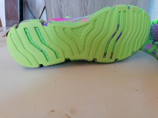 Zapato deportivo nuevo