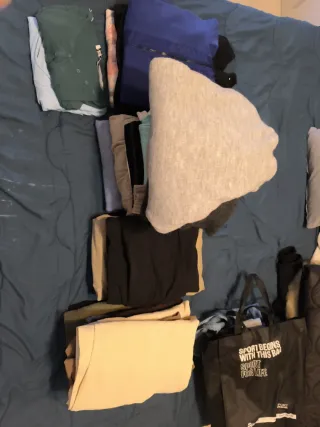Lote de mas de 20 prendas de ropa mujer+ converse