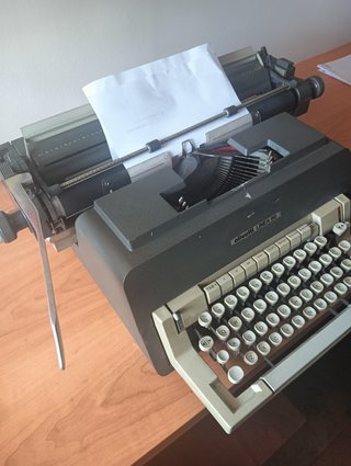Vintage Máquina de escribir Olivetti Linea 98