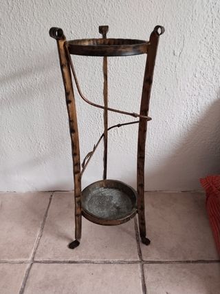 Paragüero vintage de hierro forjado