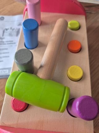 Juego madera banco con martillo +1 año