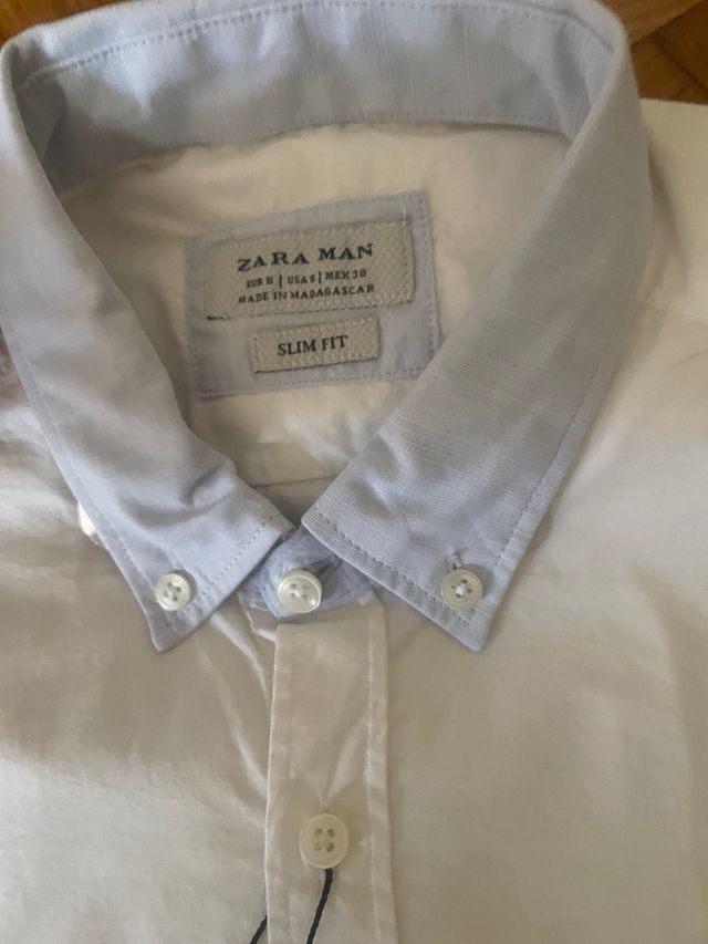 Nueva camisa con etiqueta